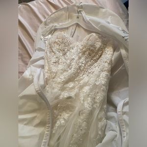 Wedding dress size 16 never worn only tried on